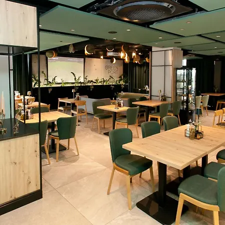 420 Port Basen & Jacuzzi Apartment